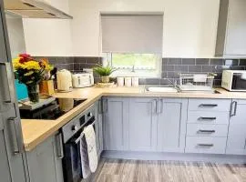 Cosy Hideaway Lodge in Glan Gwna