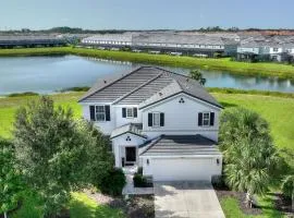 Leslies Retreat at Solterra Resort home