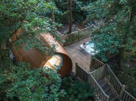 RiverBeds - Luxury Wee Lodges with Hot Tubs โรงแรมในเกลนโค