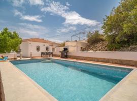 Beautiful Home In Iznate With Outdoor Swimming Pool, casa de férias em Iznate