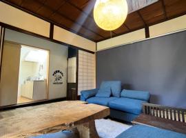 Only one group stays per day -Tenmaya-家族や仲間と貸し切りゲストハウス 天満屋, hostal o pensión en Nakatsugawa