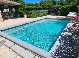 Studio le Cèdre avec piscine au calme – hotel w mieście Mimet