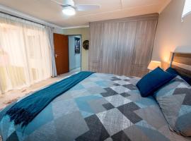 Meerkat Manor Self-Catering & Accommodation Windhoek, hotel perto de Baines Shopping Centre Windhoek, Windhoek