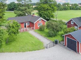 Lovely Home In Kllby With Wifi, stuga i Källby