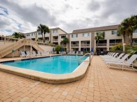 Calm Oasis Condo w/ Beach Access and Pool, ξενοδοχείο με πάρκινγκ σε St. Augustine