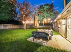 IAH Place: 4 bed, patio-sleeps 8+, Hotel in Humble