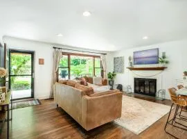 Cozy Creekside Rancher-Heart of Downtown Knoxville