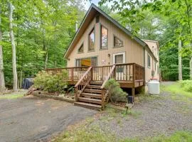 Lake Access and Decks Pet-Friendly Poconos Cabin!
