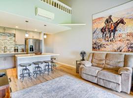Kaunakakai Vacation Rental with Pool Access and AandC!, hotel in Kaunakakai