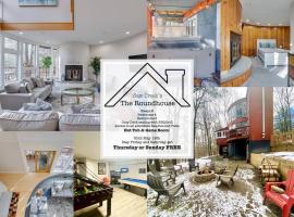 Unique Roundhouse: Hot Tub-Game Room-FirePit&More!, holiday rental sa Bushkill