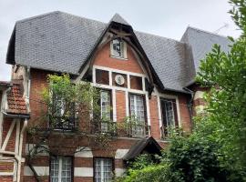 Chez Hélène, calme et verdure au centre historique, cottage in Vincennes