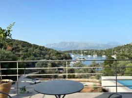 Amphitheatro Boutique Hotel, hotel with parking in Meganisi