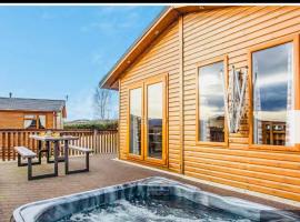 Clochnaben lodge, castle wood, strachan ab31 6NQ, chalet de montaña en Strachan