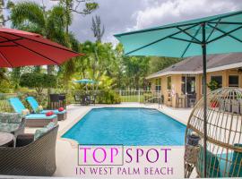 Lakeside Paradise Retreat Heated Pool Near Beach, golfhotel i West Palm Beach