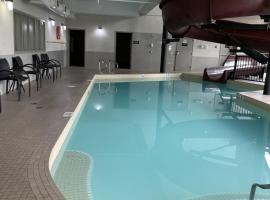Ramada by Wyndham Airdrie Hotel & Suites, hotel in Airdrie