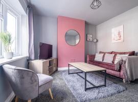 Stunning Home Ideal for comfort by Our Home Short Stays Free parking fast Wi-Fi and plenty of shops and eating options close by, hotel a Birstall