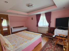 Apartament 3 camere strada Bailor Baltatesti, cheap hotel in Bălţăteşti