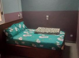 Grace and favour guest house, hytte i Douala