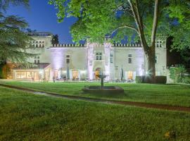 Domaine Du Val De Cèze, hotel i Bagnols-sur-Cèze