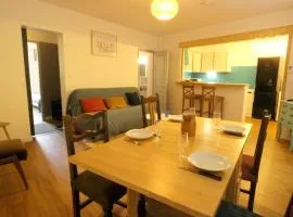 Appartement tout confort 3 pièces avec terrasse et wifi, face aux Thermes de Luchon - FR-1-313-225