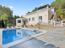Villa KIP, private pool & jacuzzi surrounded by nature, hotel en Pinar de Campoverde