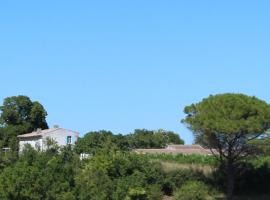 Domaine de Kiba - Le Chai, hotel with parking in Barzan