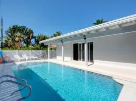 Luxury Villa with Heated Pool close to Beach