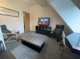 2 Bedroom 2 bathroom Apartment 8 including free parking