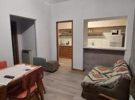 Alojamiento Solanas, жилье для отдыха в городе Хунин