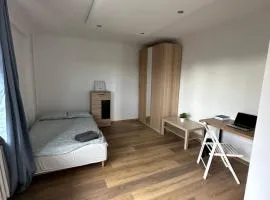 Rooms4Less