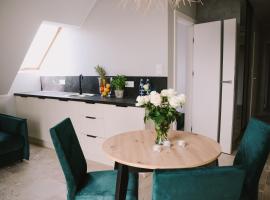 Szklany Przystanek, hotel i Kościerzyna