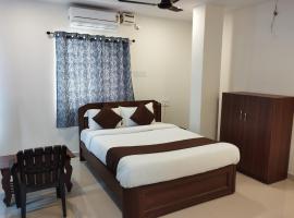 HOTEL VIRAT GRAND: Haydarabad, Haydarabad Rajiv Gandhi International Airport - HYD yakınında bir otel