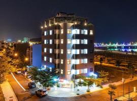 An Bình Tân Hotel, hotel v Nha Trangu