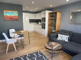 Harbourside Hideaway - Superb Flat with Terrace