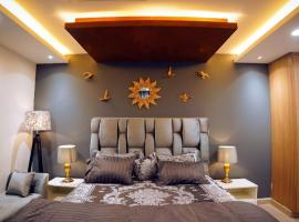 Luxury apartment in Gold Crest Mall 1 bed, loma-asunto kohteessa Lahore