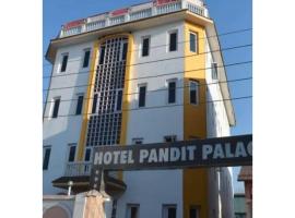 Hotel Pandit Palace, Srinagar, ξενοδοχείο στο Σριναγκάρ
