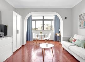 Wonderful Shared Apartment in Alfornelos - NEAR METRO!: Lizbon'da bir konukevi