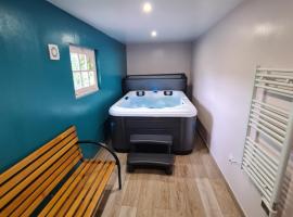 Le Domaine de Baracas - Le Petit G&icirc;te 4 &eacute;toiles - SPA - 2 &agrave; 4 personnes, h&ocirc;tel spa &agrave; Huisseau-sur-Mauves