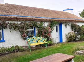 The Rockhouse - Cosy stone built Thatch Cottage, hótel í Dungloe