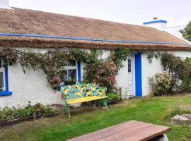 The Rockhouse - Cosy stone built Thatch Cottage, hotel din Dungloe