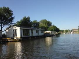 BB de Woonboot, hôtel pour les familles à Anna Paulowna