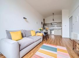 County House Escape - courtyard & free parking