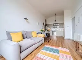 County House Escape - courtyard & free parking