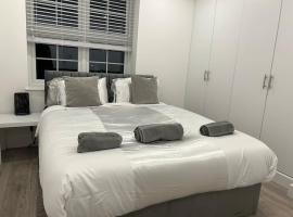 1 bed high quality modern flat, hotel din Edgware