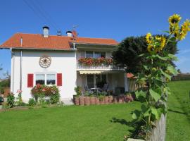 Gästehaus Reisacher - Mehrbettzimmer, hotel sa Peiting