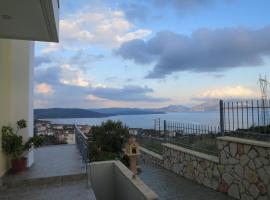 Villa Christine - Maisonettes with fireplace, lejlighed i Aliveri