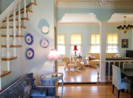 3BR Venetian-style Villa in Mytilene City Centre, hotel com banheiras de hidromassagem em Mitilene