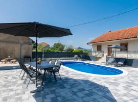 Gorgeous Home In Runovici With Kitchen, hotell med parkeringsplass i Runović