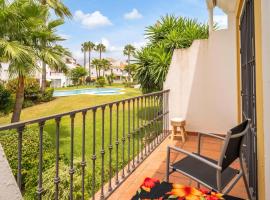 Awesome Home In Estepona With Outdoor Swimming Pool, Wifi And 3 Bedrooms, hytte 