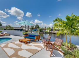 Luxury Apollo Beach Retreat with Private Pool and Dock, hotel in Apollo Beach